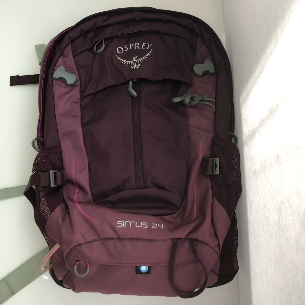 Osprey Sirrus 24L Womens Hiking Daypack - Maroon. LIKE NEW condition.